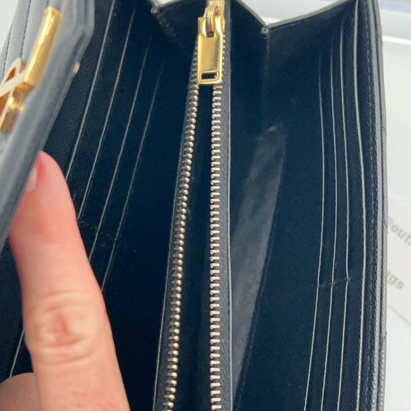 YSL Cassandre Matelassé Large Flap Wallet in Black. - Picture 6 of 10
